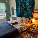 Дом отдыха Cosy House In Center Of